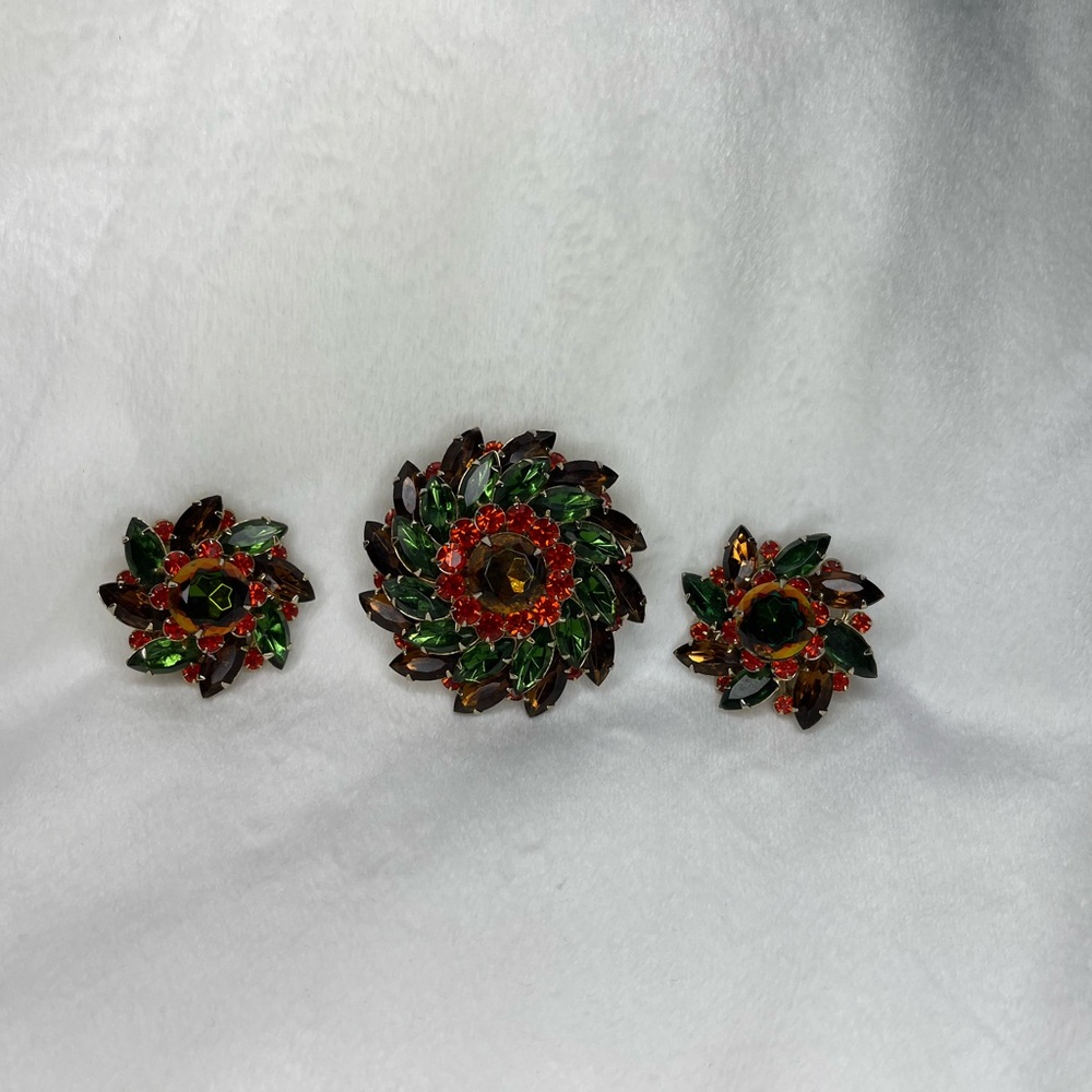Vintage Floral Crystal Brooch - Picture 9 of 9